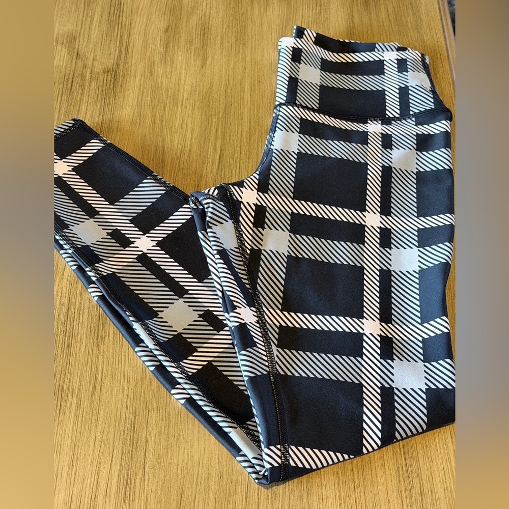 Alo Yoga High Waisted Printed Leggings Size L Black White Geometric Athletic